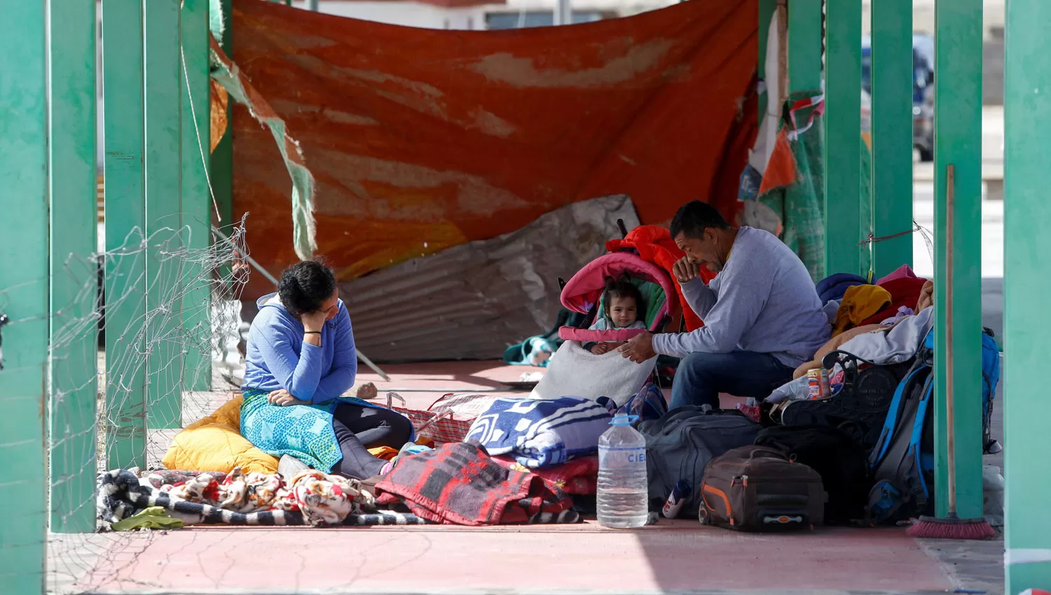 FAMILIAS ENTERAS. Los migrantes venezolanos esperan en la zona de Colchane que se haga efectiva la medida del gobierno chileno.