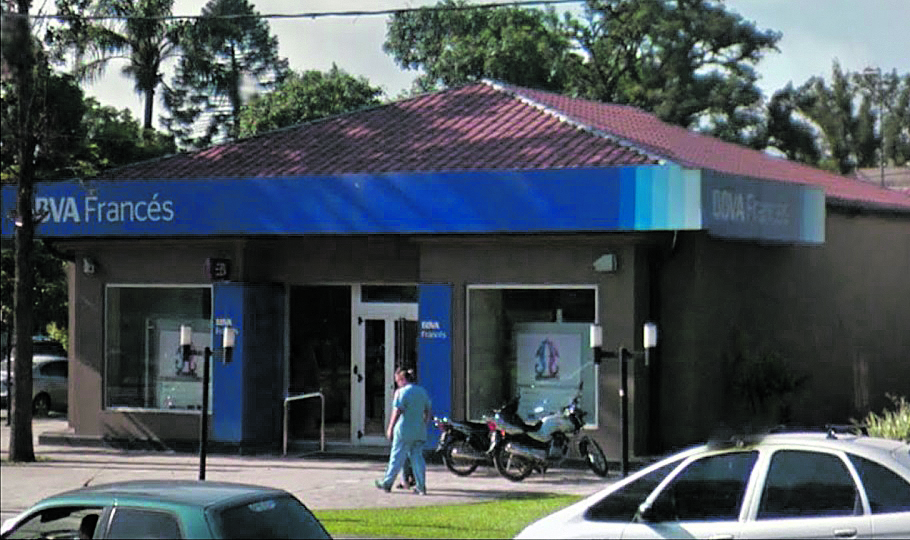 PUNTO CRÍTICO. Comercios y bancos están en la zona a modificar.