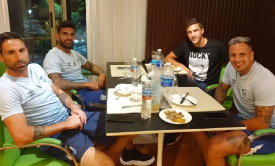 LA BASE. Cristian Lucchetti, Santiago Vergini, Franco Mussis y Javier Toledo irían de entrada en el Decano. FOTO DE PRENSA DE ATLÉTICO 