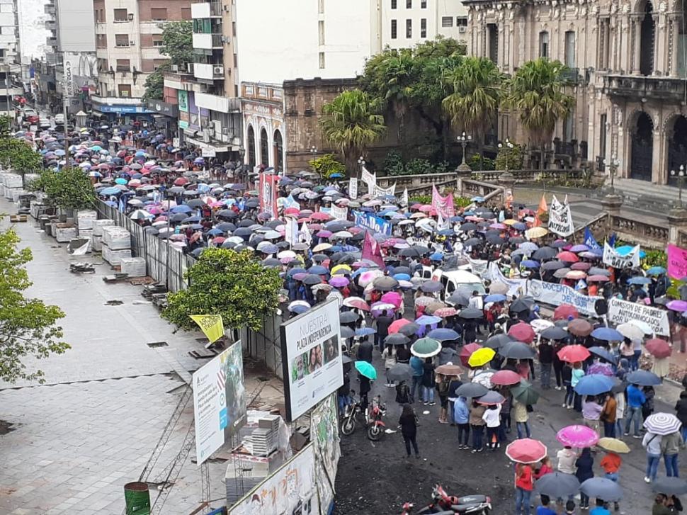 APOYO. A la protesta docente se sumó personal sanitario de Sitas y de las 62 Organizaciones.   