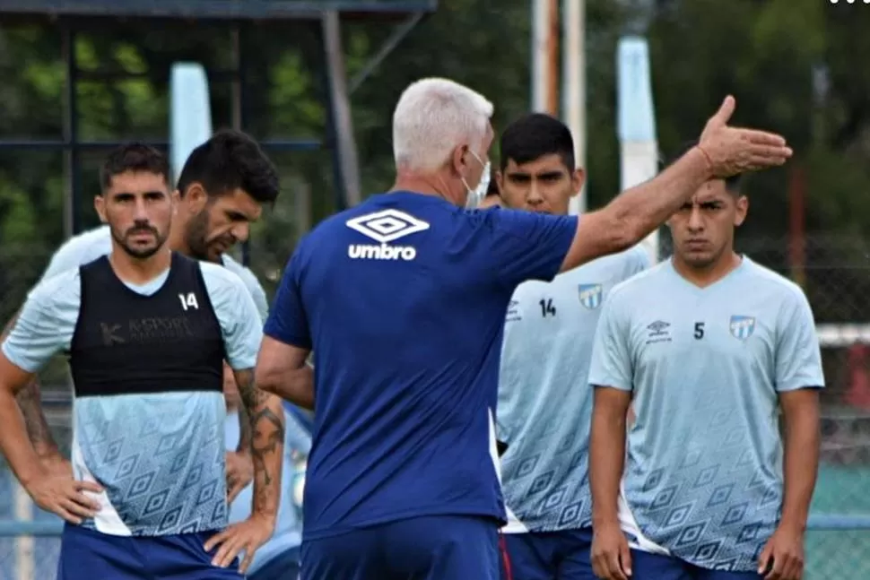 INDICACIONES. Omar De Felippe, en un entrenamiento.