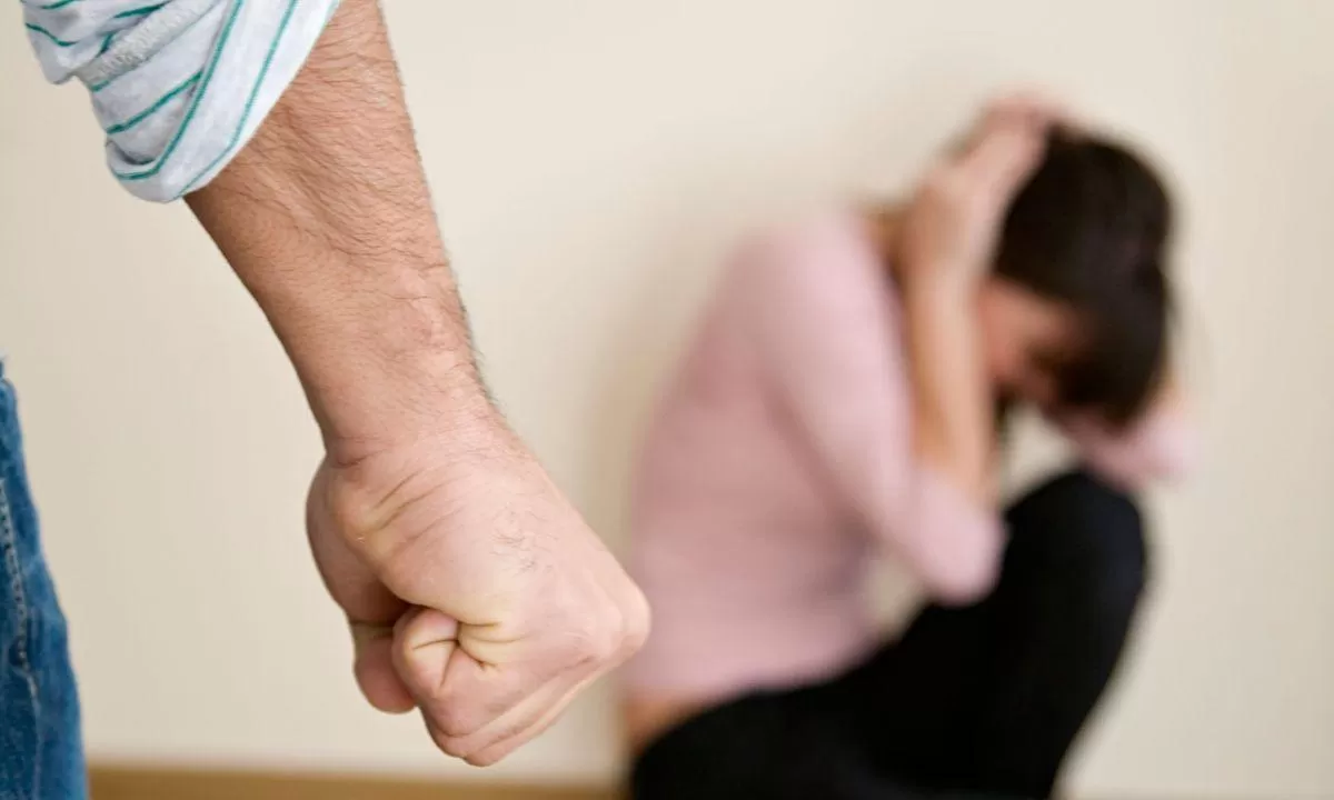 Dictan prisión preventiva para un hombre acusado de atacar brutalmente a su pareja