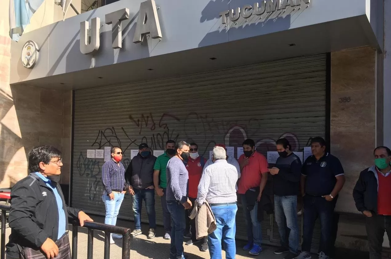 EN LA SEDE DE UTA. Choferes, en un reclamo que tuvo lugar en mayo de 2020. Archivo LA GACETA