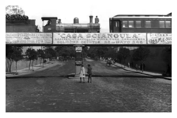 Tucumán retro: publicidad en el puente de la 24