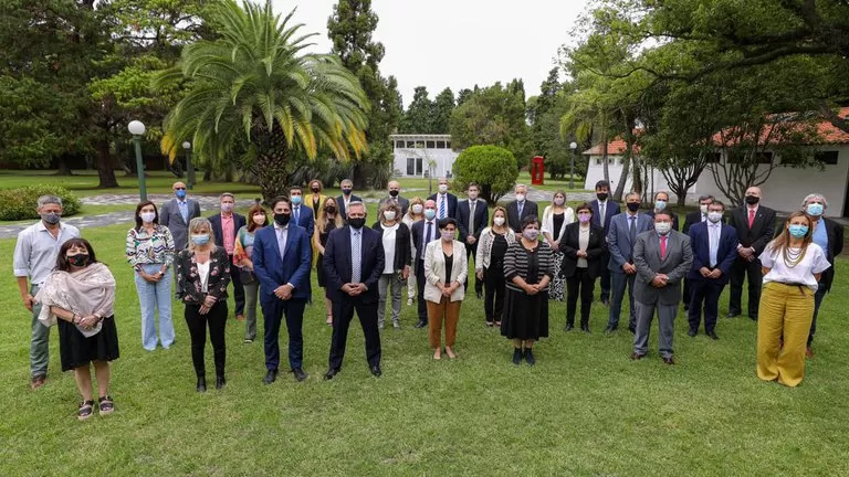 El presidente, Alberto Fernández, en la residencia de Olivos con el área de Educación.