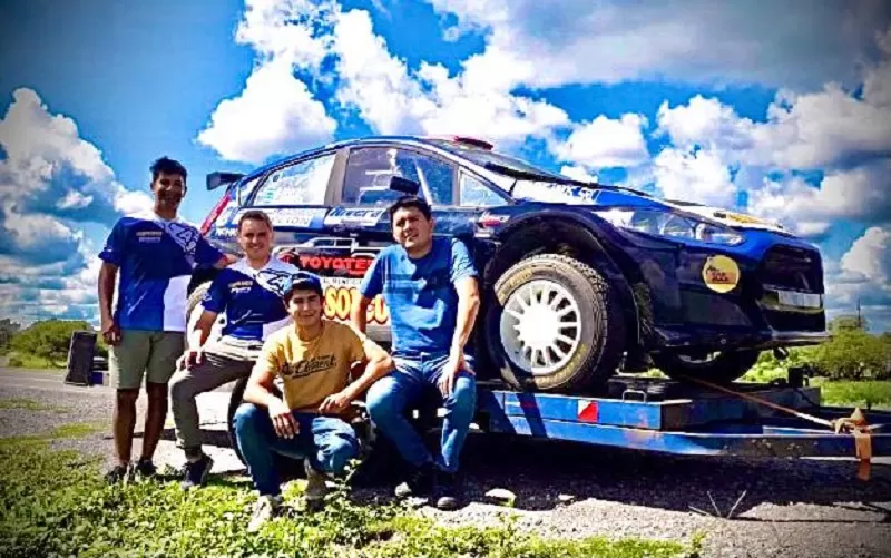 Morán-Rivera, por todo en la Junior  La chance de volver a correr con el Ford Fiesta Kinetic Junior estaba. Pero a Pablo Morán le faltaba un navegante, dado que quien lo acompañó en los últimos tiempos, Pablo González, no podía seguir por motivos laborales. Pero apareció Carlos Rivera y toda su experiencia. La dupla tucumana va por un buen papel en la RC3.