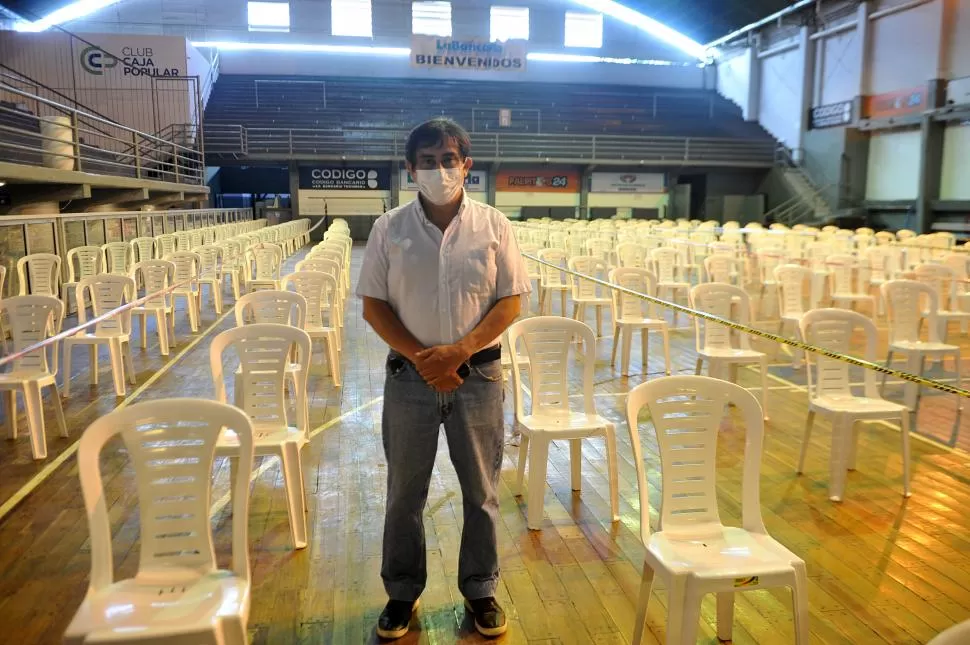 MATEO MARTÍNEZ. El decano supervisó el lugar antes del examen. la gaceta / foto de antonio ferroni