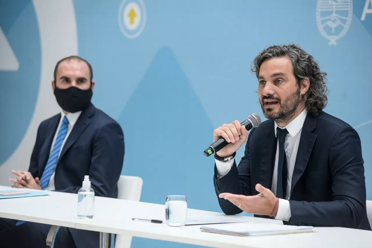 Santiago Cafiero junto al ministro de Economía, Martín Guzmán.