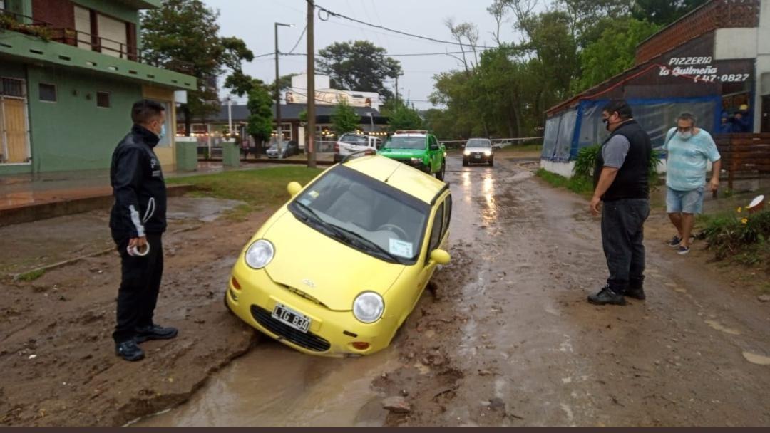 Así quedó Pinamar: calles anegadas y decenas de autos sufrieron daños luego del temporal