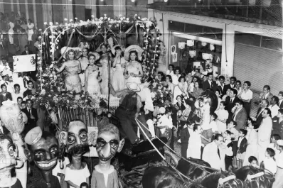 Tucumán retro: desfile de carrozas en los años 50