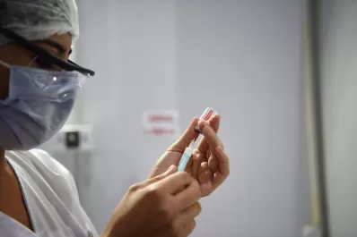 La Nación prepara el plan de vacunación para mayores de 70