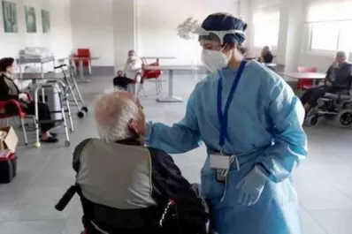 Mayores de 70: el paso a paso vía internet para recibir la vacuna contra el coronavirus