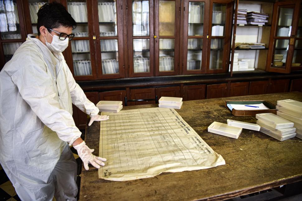 EL MATERIAL DE LA BIBLIOTECA. Despliegue y descubrimiento de planos.