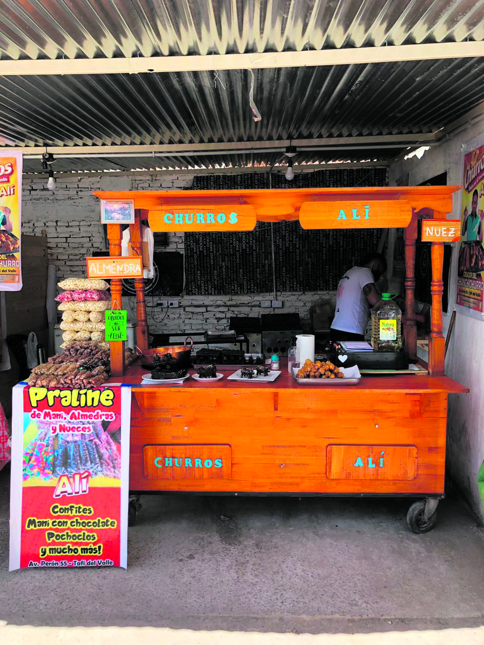 PASEO SAYANI. Allí no solo se ubican los que venden juguetes, sino también los que ofrecen alimentos.  