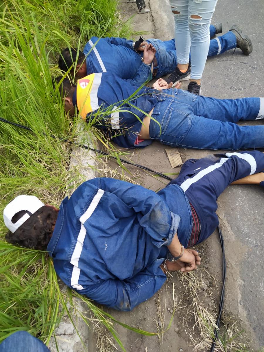 Sorprendieron a cuatro falsos técnicos cuando robaban cables del alumbrado público