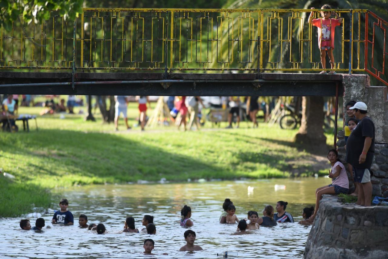 Postales que dejó San Valentín: el parque 9 de Julio cobijó a las familias tucumanas