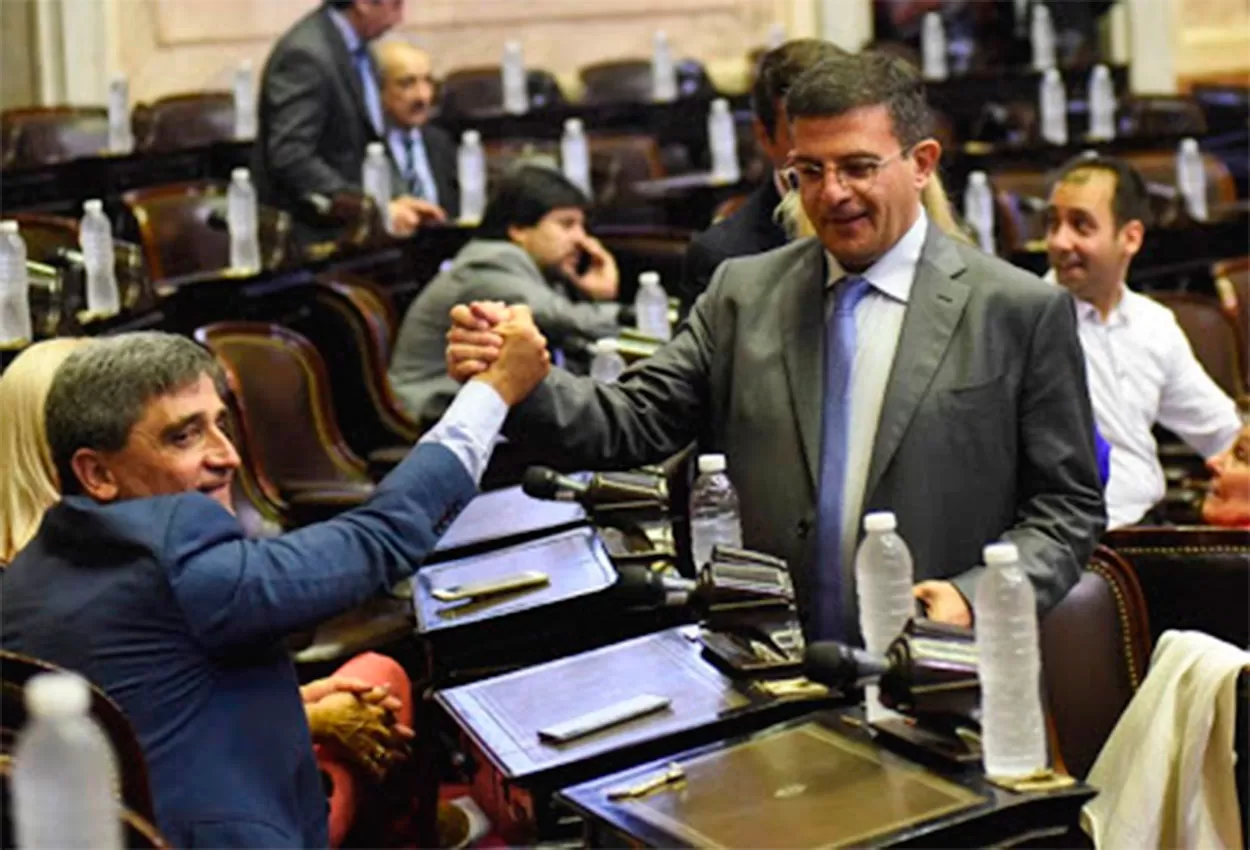 EN EL CONGRESO. Los diputados tucumanos Cisneros y Yedlin.