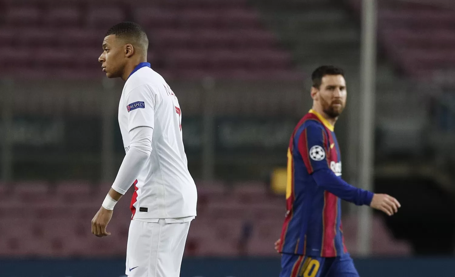 LA FIGURA. Mbappé opacó a Messi en el Camp Nou. REUTERS 