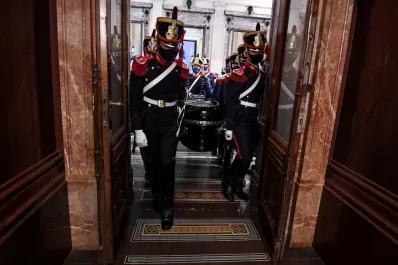 Con todos los honores despidieron al ex presidente Menem