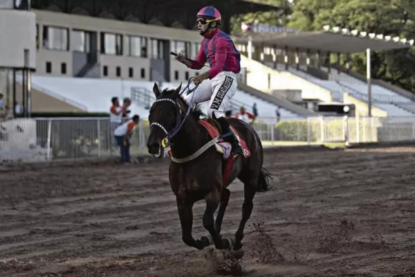 Sin Arnoldo, el trono espera su nuevo rey