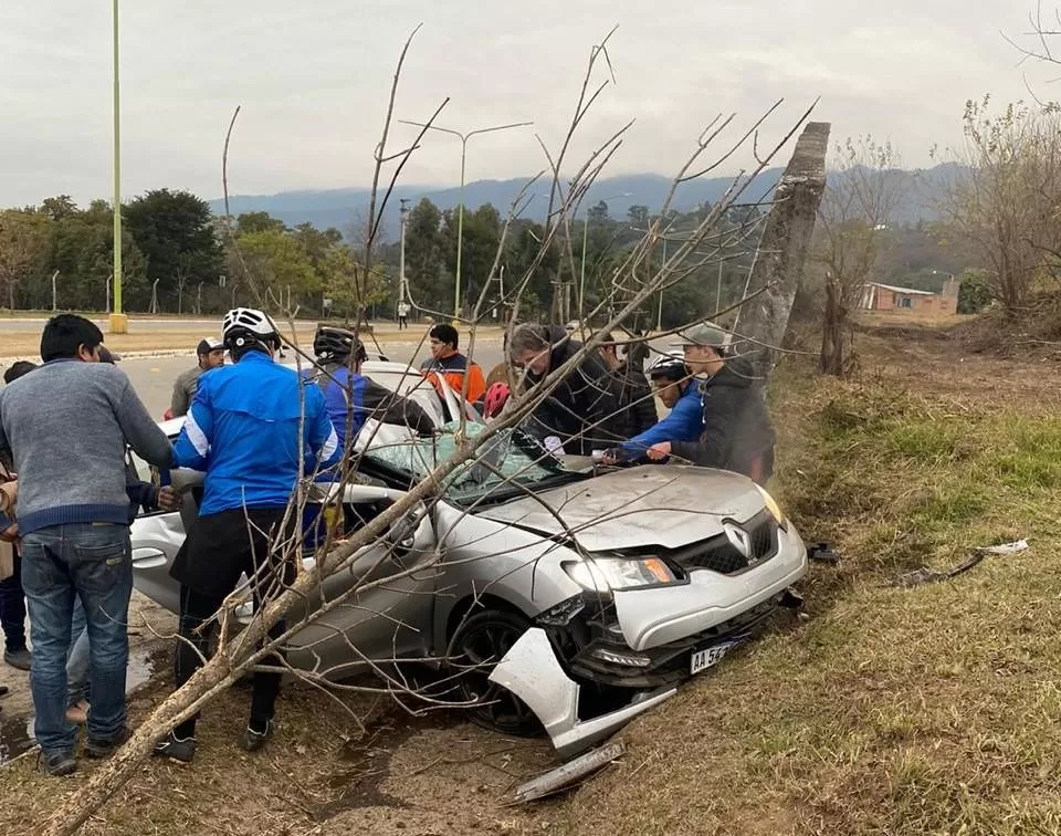 ALTAS VELOCIDADES. No respetar los topes de ley en la circulación por calles y avenidas es motivo de frecuentes tragedias urbanas en las ciudades. 