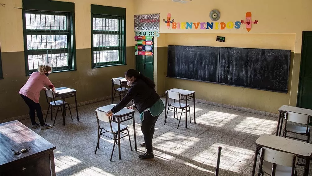 PREPARAN LAS ESCUELAS PARA EL REINTEGRO ESCOLAR. Unos 15 millones de personas se movilizarán en torno a las aulas en el país en marzo. télam