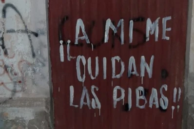 Mendoza: detuvieron a 10 mujeres por hacer pintadas contra los femicidios