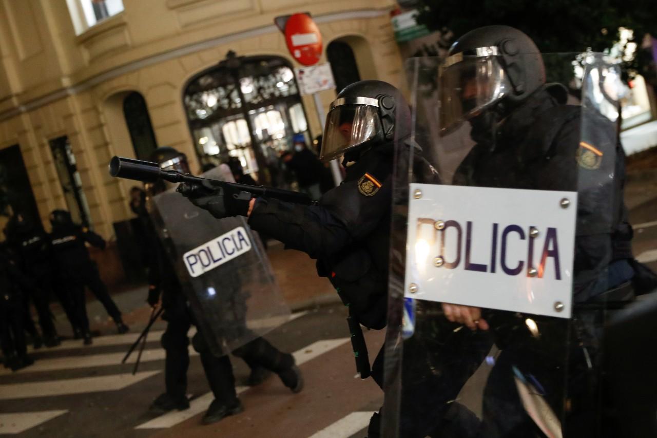 La detención de un rapero desató violentas protestas y represión en las calles españolas