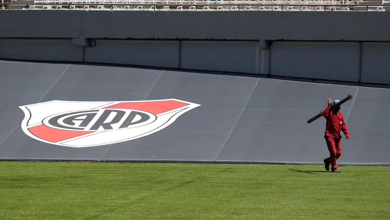 NUEVO MONUMENTAL. River renovó su campo de juego.