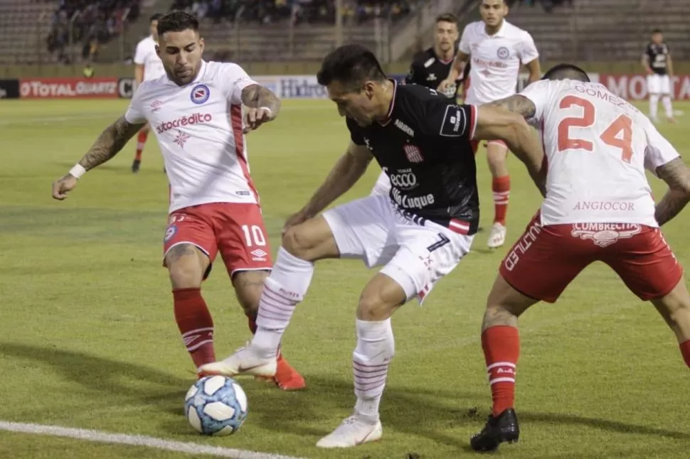 UN MAL RECUERDO . El “Santo” perdió con Argentinos, en su último partido por Copa Argentina, a través de los penales. prensa casm