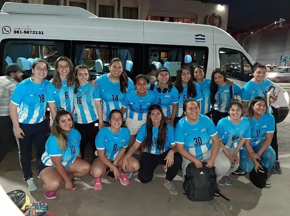 ESFUERZO. Los jugadores tucumanos de primera hacen distintas actividades para poder seguir en el handball.  