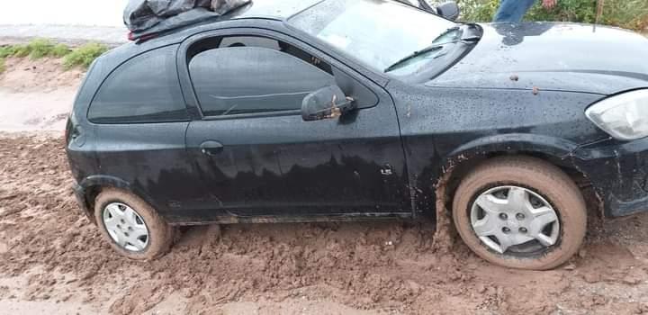 “EL NEGRITO”. El Chevrolet Celta que usa “Davidchuelo” para llegar a los lugares más increíbles.