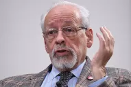 Escándalo con las vacunas: Verbitsky contó que la recibió en el Ministerio de Salud