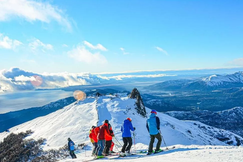 Se fueron de viaje de egresados a Bariloche y 30 dieron positivo de covid-19