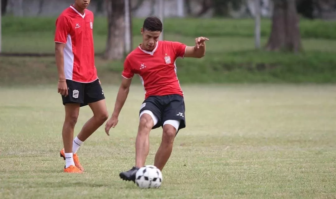 EN MARCHA. El plantel liguista de San Martín comenzó a entrenarse. 