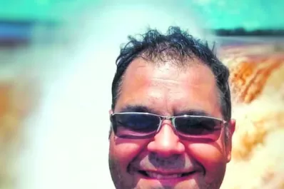 Alejandro Sandoval canta a las mujeres de su existencia