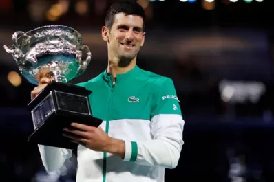 Djokovic barrió a Medvedev y alcanzó su tercer Abierto de Australia consecutivo