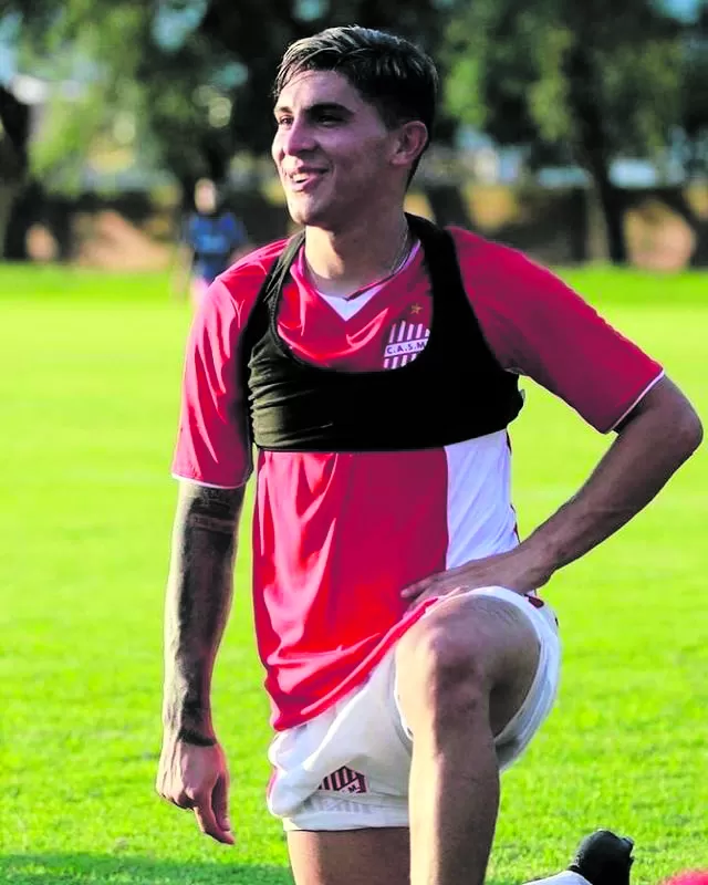 DESAFÍO A LA VISTA. Vella disfruta de su presente y buscará aportar su habilidad, cuando le toque jugar para el “Santo”. prensa casm 