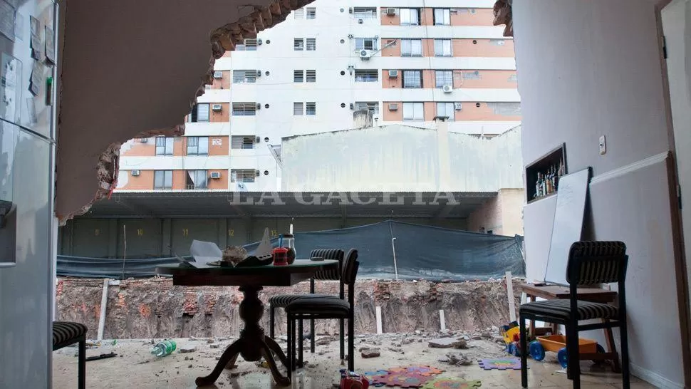 DERRUMBE. Una pared de una vivienda de Virgen de la Merced al 200 se vino abajo. La casa sufrió otros daños. ARCHIVO LA GACETA / FOTO DE INÉS