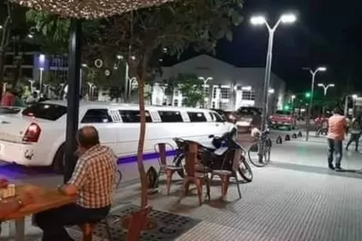 La mejor y más moderna limusina del mundo se paseó por Tucumán