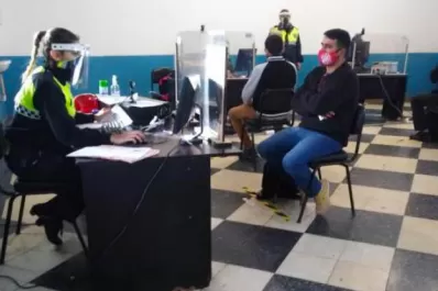 Podrán gestionar el certificado de antecedentes en un móvil que recorrerá barrios y el interior