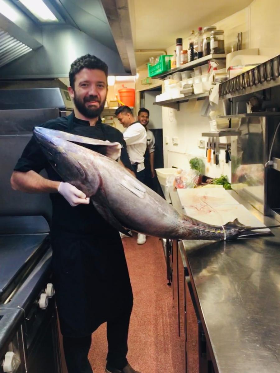 En busca de un sueño: un chef tucumano vendió su negocio para cocinar en París