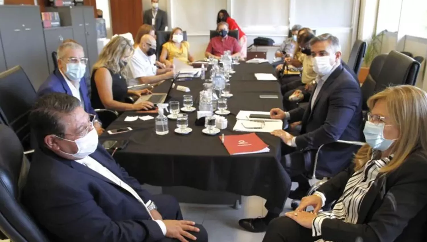 ACUERDO. Funcionarios y gremialistas acordaron ayer el aumento salarial para los estatales sanjuaninos.