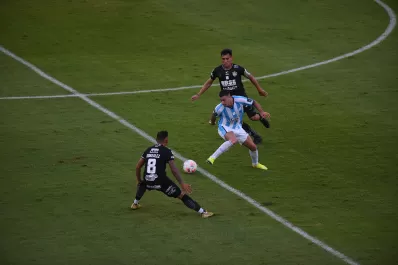 Atlético tuvo un flojo desempeño y sumó la cuarta caída al hilo en su casa