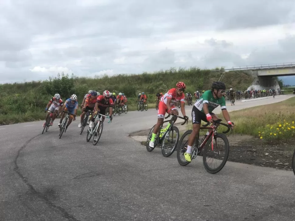 A TODA VELOCIDAD. La competencia que se realizó en Concepción contó con la participación de ciclistas de muy buen nivel.  