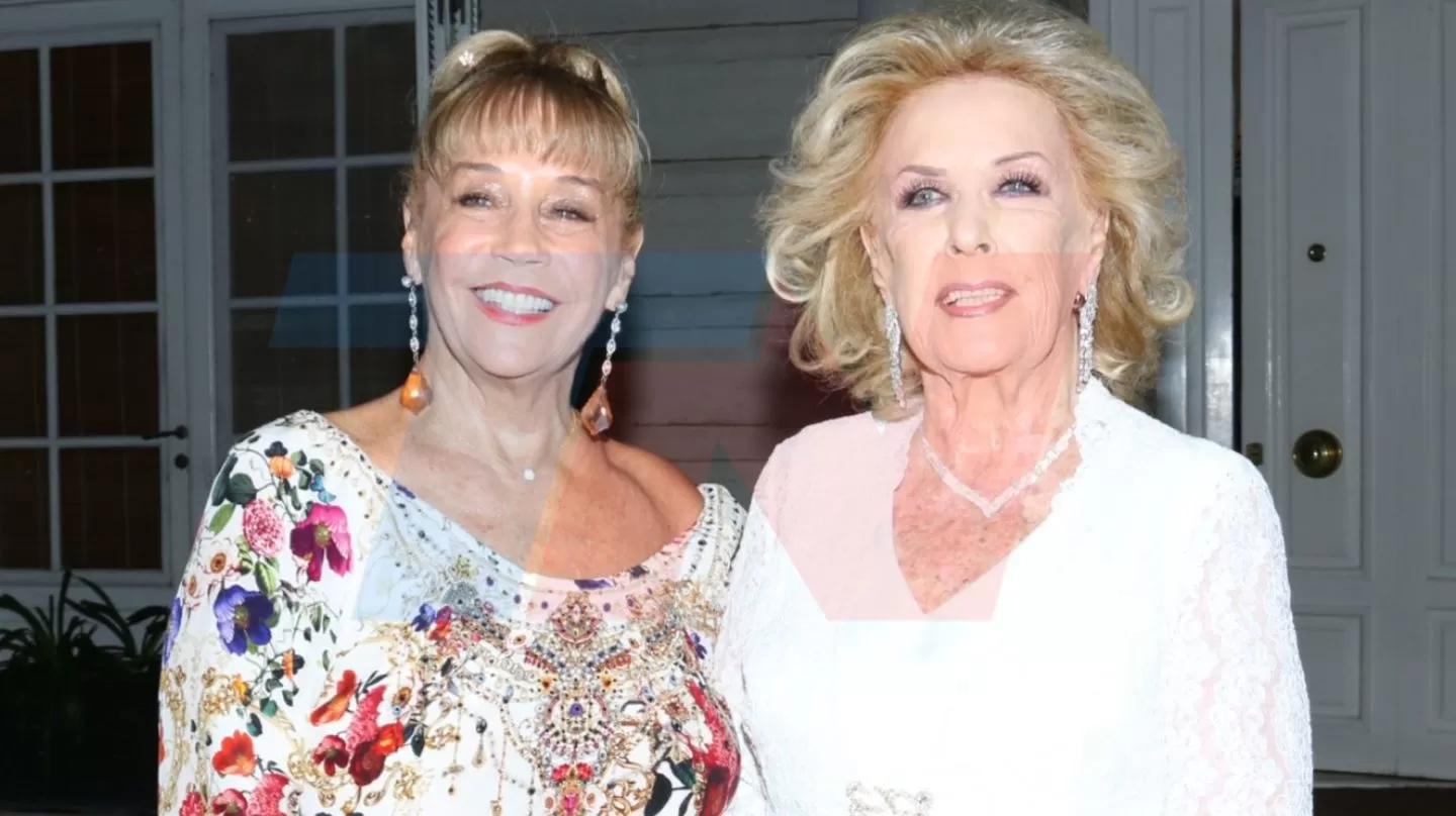 MADRE E HIJA. Marcela Tinayre y Mirtha Legrand posaron para los fotógrafos.