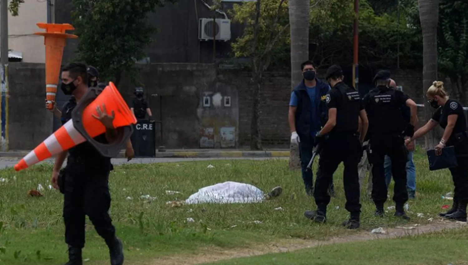 CALCULADO. Los testigos señalaron que los asesinos fueron a buscar a la víctima al cementerio.