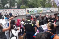 Gritos, forcejeos y empujones durante el reclamo de justicia por Paola Tacacho