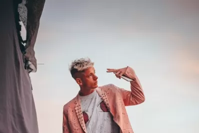 Okyyy, el tucumano que pisa fuerte en el mundo del streaming