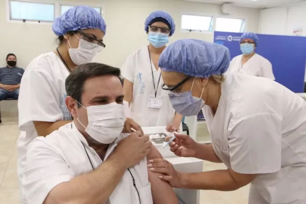 La vacunación contra el coronavirus comenzó en nueve municipios del interior tucumano
